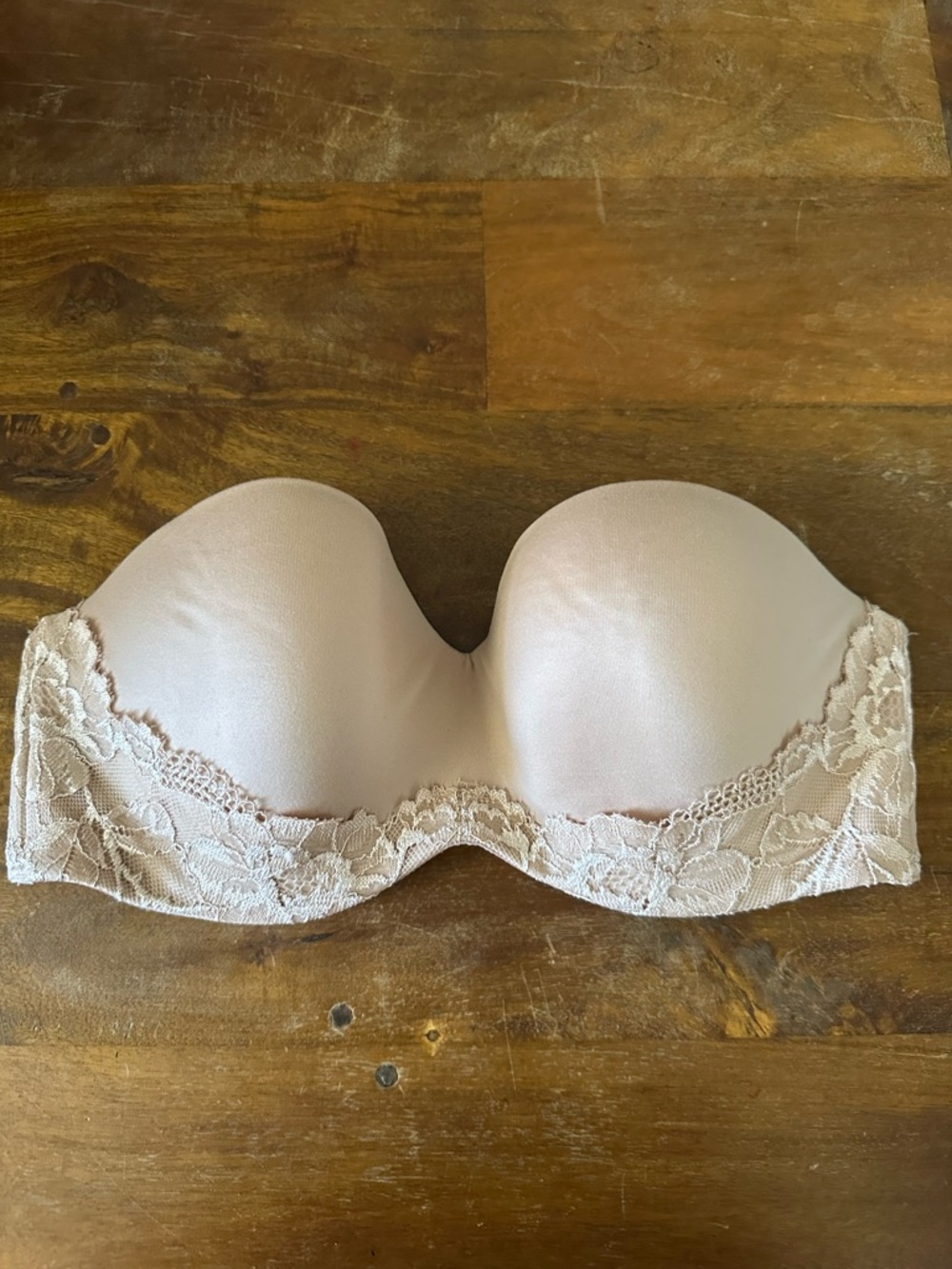 Victoria's Secret Body by Victoria Strapless‎ Lace-Trim bra Light Nude 34D